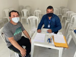 Marcos Santos, de blusa azul, conclui inscrição de Severino Filho, que aposta em um futuro melhor
