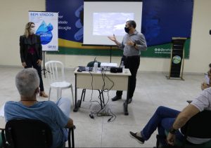 Leandro Peixe elogia programa social da concessionária