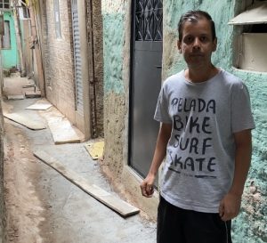 Marcelo: "Hoje a gente caminha sem preocupação com o esgoto no Beco Argélia"