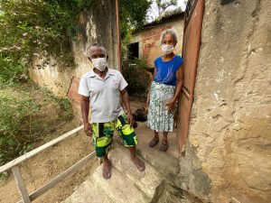 Adelino e Ilda vão ter água tratada em casa, após 40 anos sem o serviço