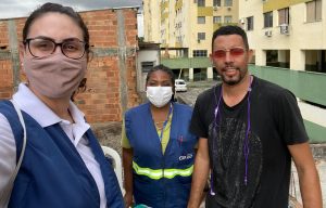 Paulo com equipe da Águas do Rio. " Viver com mais dignidade. Esse é o meu sonho"