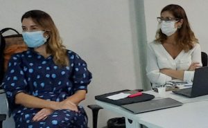 Aline, de azul, e Claúdia