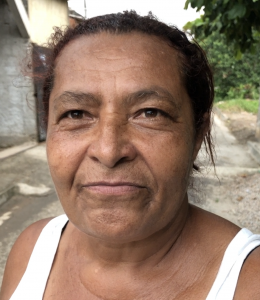 Sônia comemora a chegada da água encanada