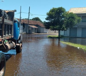 Ruas ficaram alagadas em São Francisco de Itabapoana