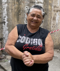 "Essa é a primeira vez que limpam o reservatório", afirma dona Maria