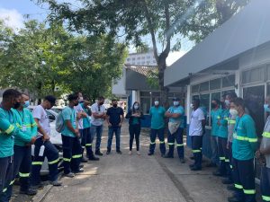 Tatiana comanda uma equipe com 50 homens