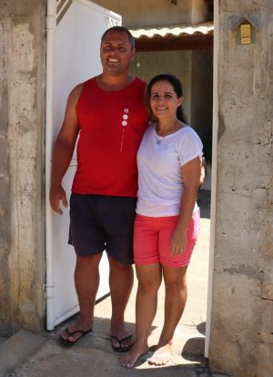 Lediana e o marido agora têm acesso a água tratada