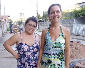 Maria das Dores, à esquerda, mora há 22 anos com a família em Boa Sorte
