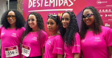 Corrida Destemidas reúne 400 mulheres em percurso pelas ruas da Maré