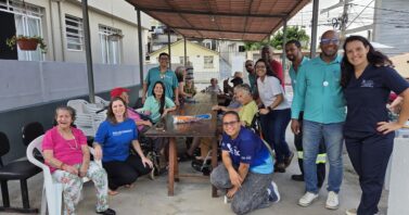 Voluntários da Águas do Rio levam carinho e alegria a idosos em Cantagalo